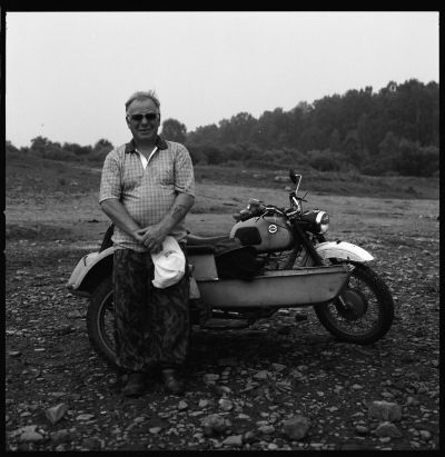 Misja, björnjägaren i Zmeinka, med sin Ural.